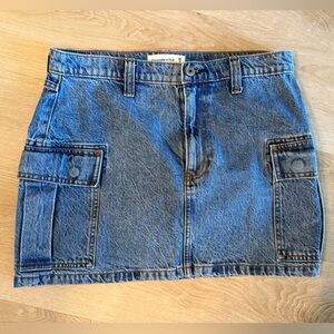 Abercrombie & Fitch— Denim High Rise Cargo Skirt— size 28